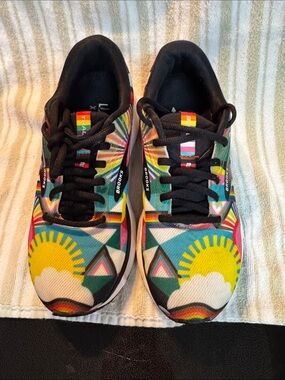Brooks Trace 2 Lisa Congdon Graphic Sneakers - Yellow, Teal, Pink & Black